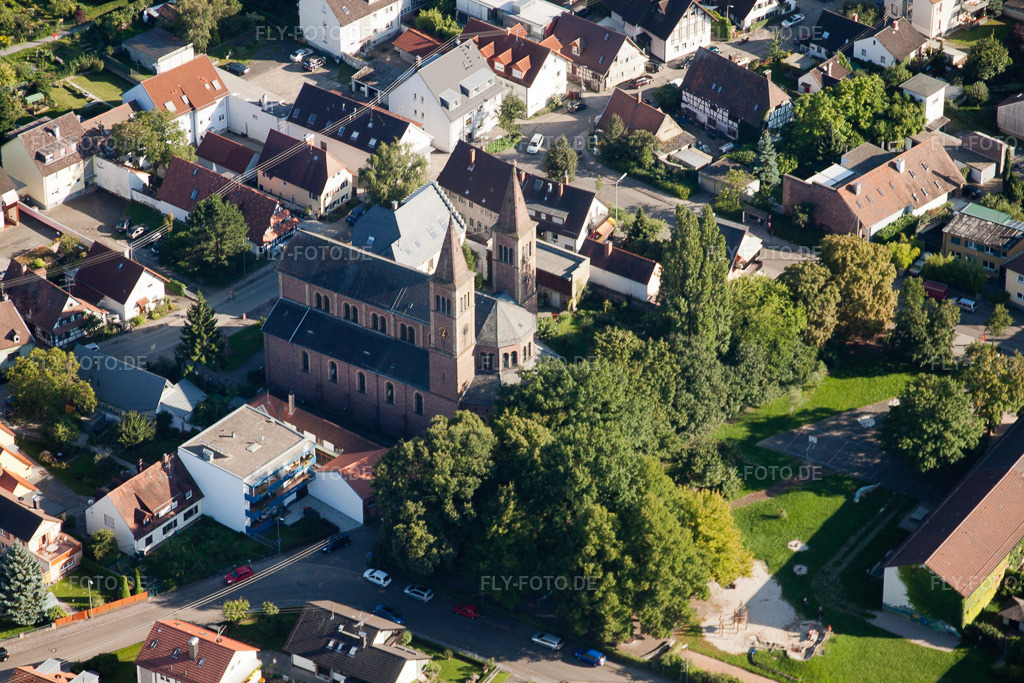 Luftbild: St. Cyriakus im Ortsteil Beiertheim-Bulach in Karlsruhe im Bundesland Baden-Württemberg in Deutschland. Foto: IMG_32290.jpg vom 21.08.2010 durch Werner Riehm/FLY-FOTO.de