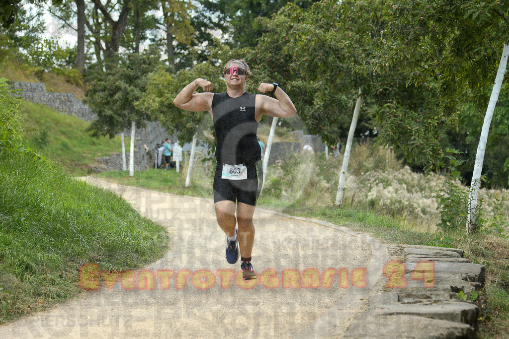250824_1518_EX1_8779 | Sportfotografie im Rhein-Sieg Kreis, Köln, Bonn, NRW, Rheinland Pfalz, Hessen, etc. Unser Tätigkeitsfeld umfasst den Laufsport vom Volkslauf über den Marathon, Duathlon, Triathon bis zum Ultralauf wie Kölnpfad Ultra oder Schindertrail.