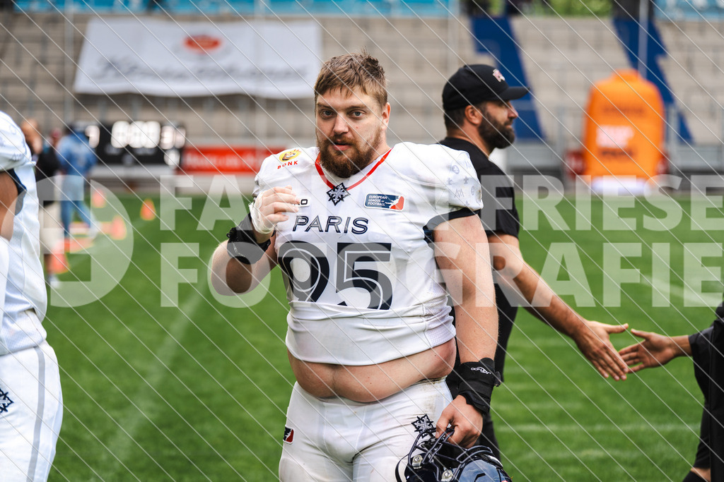 GER Rhein Fire vs. Paris Musketeers, Football, European League of Football, Spieltag 4, Saison 2025, 08.06.2025 | GER Rhein Fire vs. Paris Musketeers, Football, European League of Football, Spieltag 4, Saison 2025, 08.06.2025Foto: Fabian Friese - Realisiert mit Pictrs.com