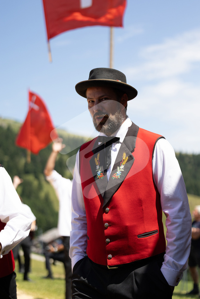 Rigi2025_2026 | Die Schwinger des Schwyzer Kantonalen Schwingerverbandes: Fotos, die Dynamik und Leidenschaft festhalten, sowie emotionale Momente aus dem traditionellen Schwingsport zeigen. - Realisiert mit Pictrs.com