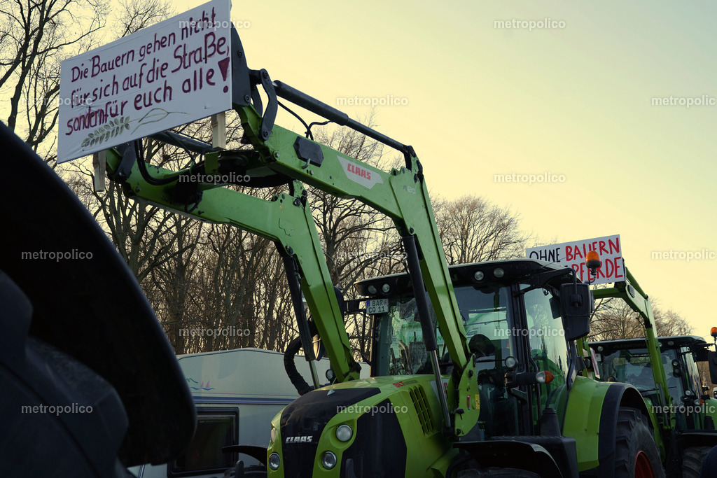 Bauernprotest Berlin am 8. Januar 2024 (11) | Metropolico
