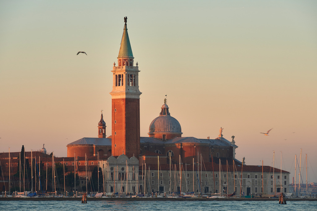 Blick auf Ufer und Chiesa di San Giorgio Maggiore | Venedig, Italien - December 07, 2016: Blick auf Ufer und Chiesa di San Giorgio Maggiore. - Realisiert mit Pictrs.com