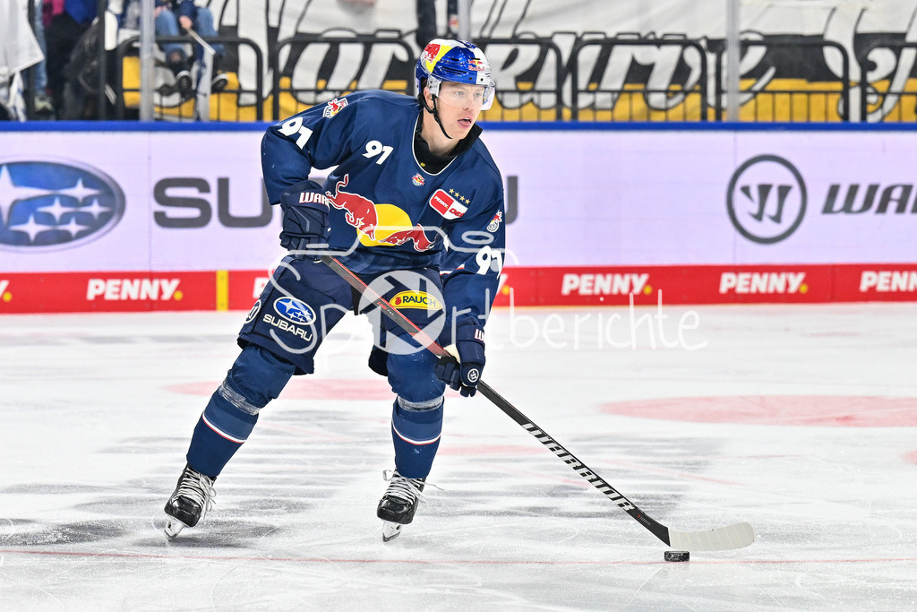EHC RB München - Augsburger Panther | am Puck Filip VAREJCKA (EHC RB Muenchen 91) / Freisteller / Einzelfoto / DEL: EHC RB Muenchen - Augsburger Panther, SAP Garden am 23.11.2024