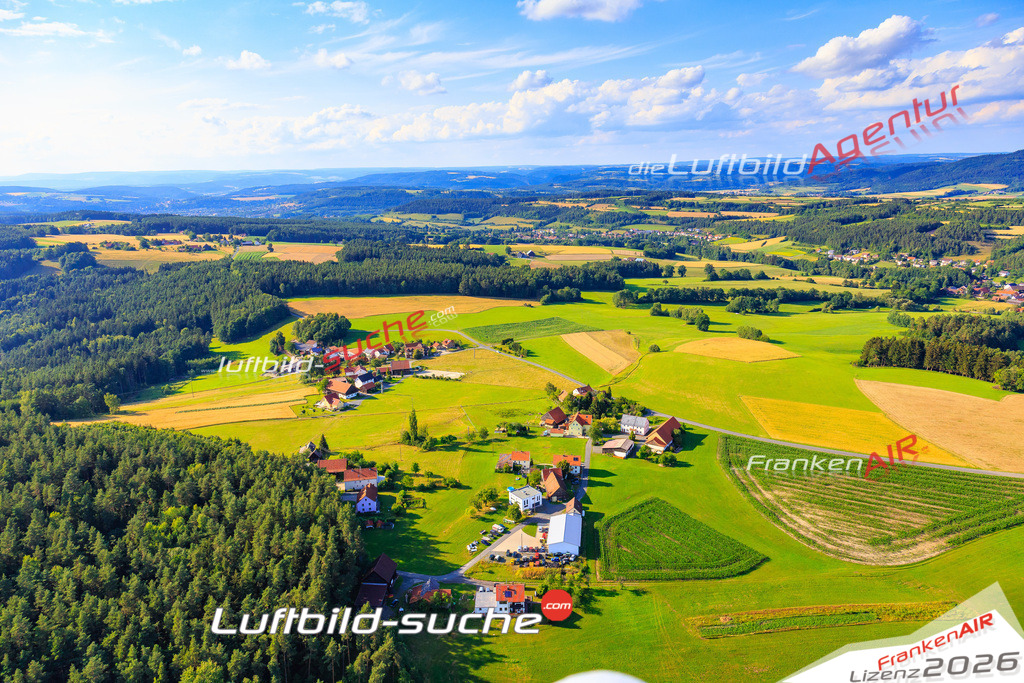Die Luftaufnahme der Stadt Weissenbrunn wurde vom UL-Flugzeug heraus erstellt ( keine Drohne )- hohe Auflösung für beste Qualität