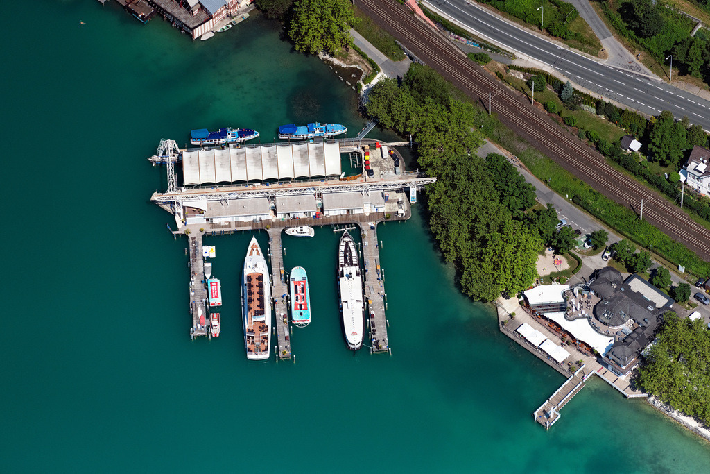 dr__0026019.jpg | KLAGENFURT 25.06.2019 Kaianlagen und Schiffs- Anlegestellen der Binnenschiffahrt Wörthersee Schifffahrt in Klagenfurt in Kärnten, Österreich. // Wharves and piers with ship loading terminals in the inner harbor in Klagenfurt in Kaernten, Austria. Foto: Daniel Reiter