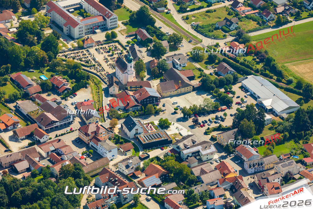 Luftaufnahme von Ruhstorf an der Rott - Die Luftaufnahme wurde 2025 vom UL-Flugzeug heraus erstellt ( keine Drohne ) - Hochauflösende Luftaufnahme - für professionelle Ausdrucke geeignet. Die Geschenkidee !Mit Lizenz und Bildrechte bestellbar