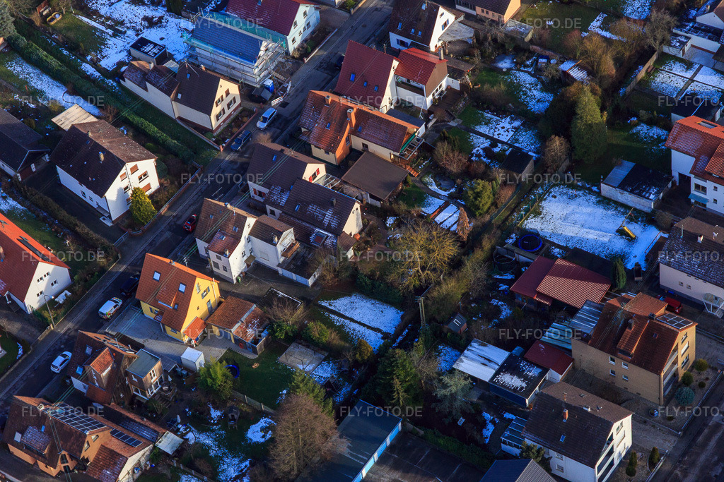 Luftbild: Waldstraße im Winter bei Schnee in Kandel im Bundesland Rheinland-Pfalz in Deutschland. Foto: IMG_096302.jpg vom 15.01.2017 durch Werner Riehm/FLY-FOTO.de