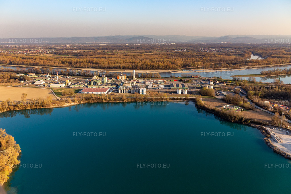 Vue aérienne: Additifs pour huiles Evonik ; DOW SAS à Lauterbourg dans le département Bas Rhin, France. Photo: IMG_131000.jpg prise le 22/03/2022 par Werner Riehm/FLY-FOTO.euRésolution de l'original: 5372 x 3582 pxOIL-ADDITIVES.EVONIK.COM