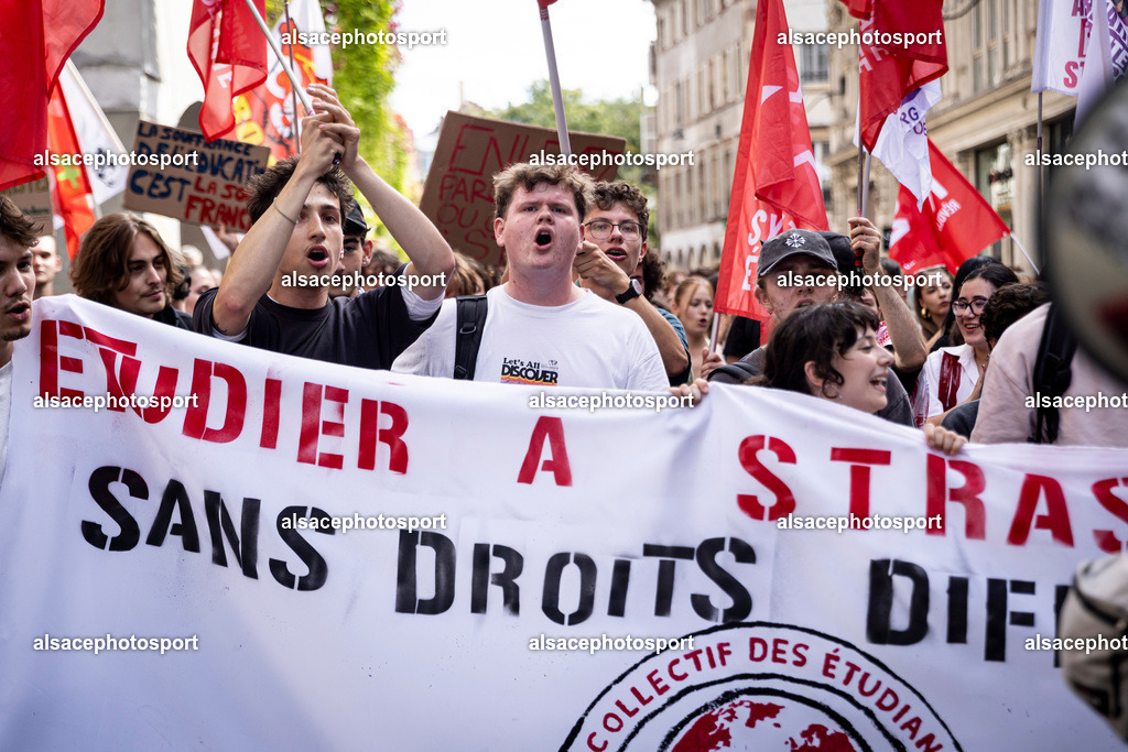 _B7A6731 | Manifestation des agents de la fonction publique a Strasbourg, le 29 septembre 2026, dans le cadre d'une journee nationale de greve et de mobilisation. Le cortege est parti de la place Kleber et a defile dans les rues du centre-ville avant de rejoindre la place de la Republique. - Realisiert mit Pictrs.com