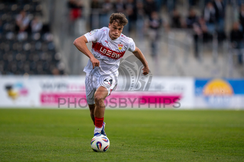 VfB Stuttgart II vs. SSV Ulm 1846 Fussball, Fussball, 3. Liga, 32. Spieltag, 08.04.2026 | Christopher Olivier (VfB Stuttgart II, #24),VfB Stuttgart II vs. SSV Ulm 1846 Fussball, Fussball, 3. Liga, 32. Spieltag, 08.04.2026DFB regulations prohibit any use of photographs as image sequences and/or quasi-video