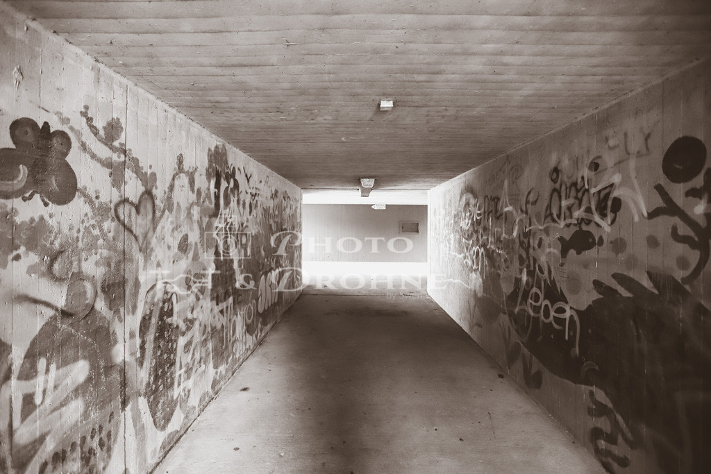 IMG_6510 | Street underpass Bacharach bw - Realisiert mit Pictrs.com