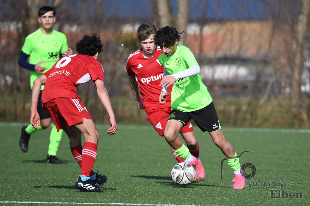 JFV Edewecht-TSV Bemerode U15 | C-Jugend Niedersachsenliga; JFV Edewecht (grün)-TSV Bemerode U15 (rot) am 09.03.2024; in Edewecht (Sportpark Göhlenweg), Photo: Philip Eiben 2024 - Realisiert mit Pictrs.com