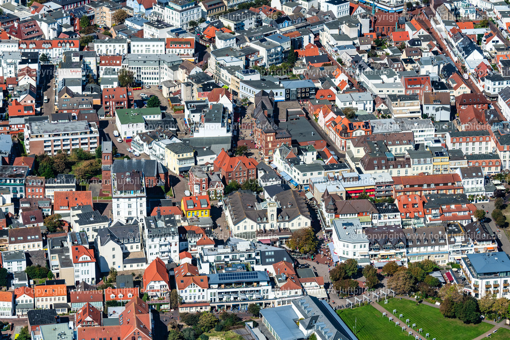 Norderney_Stadtgebiet_Stadtzentrum_ELS_7752050923 | NORDERNEY 05.09.2023 Stadtzentrum im Innenstadtbereich auf der Insel Norderney im Bundesland Niedersachsen, Deutschland. // City center in the inner city area on the island of Norderney in the state of Lower Saxony, Germany. Foto: Martin Elsen