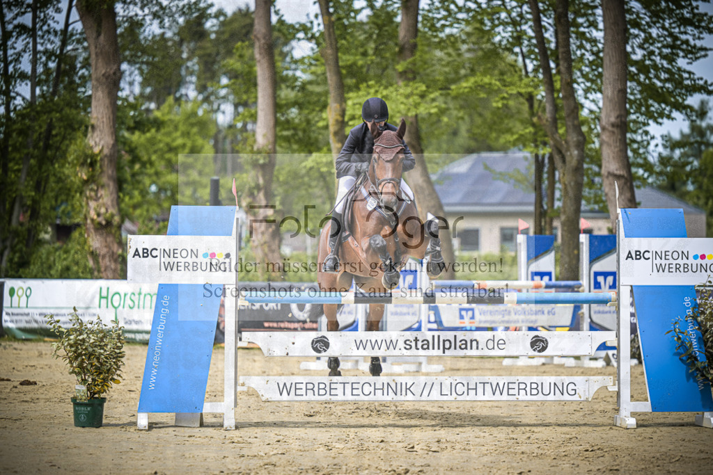DOS_8660 | Entdecke hochwertige Reitturnierfotos von Foto Oger. Professionell, emotional und authentisch – jetzt Lieblingsmomente im Shop bestellen.Deutschlandweite Turnierfotografie. - Realisiert mit Pictrs.com