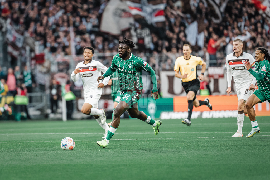 Fußball | Männer | Saison 2025/2026 | 1. Fußball-Bundesliga | 6. Spieltag | SV Werder Bremen vs. FC St. Pauli | 04.10.2025 | Victor Boniface (#44, SV Werder Bremen) am Ball