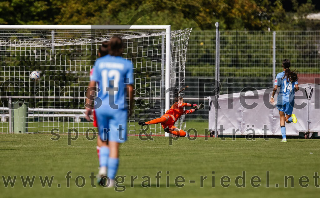 2023-09-09_040_FC_Bayern_Muenchen_gegen_SC_Freiburg | Aschheim, Deutschland, 09.09.2023:
Fußball, B-Juniorinnen-Bundesliga Süd 2023 / 2024, 1. Spieltag, FC Bayern München gegen SC Freiburg, Endergebnis: 4:0

Foto: Christian Riedel / fotografie-riedel.net