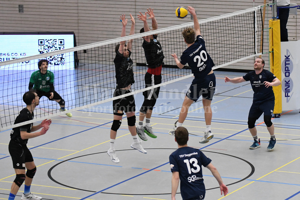 TSV Deggendorf  : VC Eitting 09 | Schmetterball von Johannes Schlosser (Mittelblocker) - Realisiert mit Pictrs.com