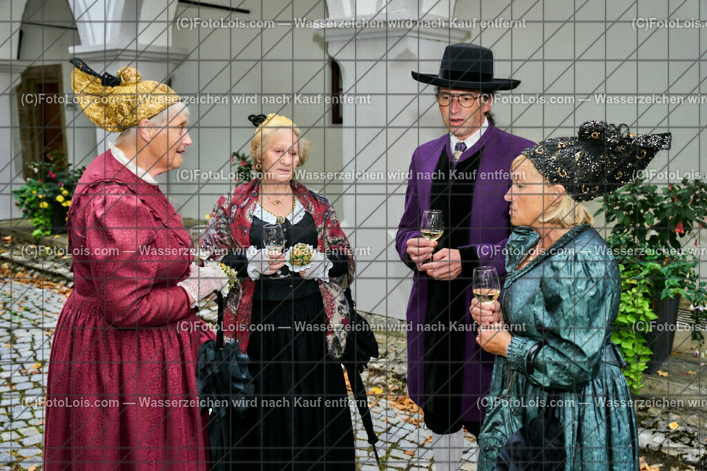 ALP3326_Jeanne de Ferrette_Goldhaubengruppe | (C)FotoLois.com, Alois Spandl, 700stes Hochzeitsjubiläum - Albrecht II. mit Johanna von Pfirt in Thann (FR) im März 2024. Empfang des Organistionskommitees aus der Region Ferrette (Pfirt)/Thann aus dem Elsass mit Empfang durch die Stadtgemeinde und Bezirkshauptmannschaft Scheibbs im Schloss Scheibbs und anschließender Kranzniederlegung in der Kartausenkirche über der Krypta des Gründerehepaares durch Mitglieder des Templer Ordens im Beisein von Mitgliedern der Goldhaubengruppen, Fr 22. September 2023.