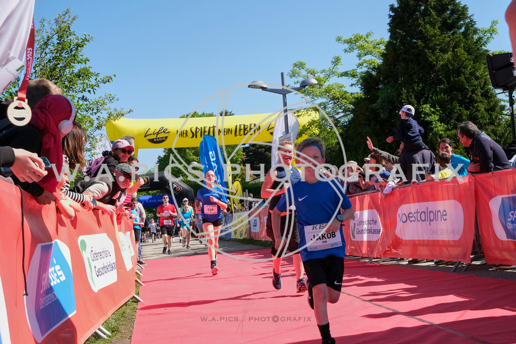 ..... | LINZ,AUSTRIA,27.April 24, Int. 3 Brückenlauf Linz  , Image shows: Photo: WAPICS / Michael ring