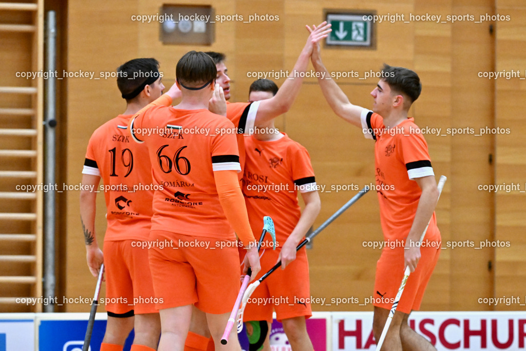 VSV Unihockey vs. SZPK Floorball | Jubel SZPK Floorball Mannschaft, #19 Áron Szelley SZPK SÁROSI OPTIKA KOMÁROM, #66 Dávid Czank SZPK SÁROSI OPTIKA KOMÁROM, VSV Unihockey vs. SZPK Floorball, VSV Unihockey vs. SZPK Floorball am 23.11.2024 in Villach (Ballspielhalle St. Martin), Austria, (Photo by Bernd Stefan)