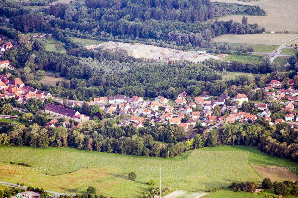 Aerial view: View of the town from the north in the district Neulauterburg in Lauterbourg in the state Bas-Rhin, France. – Photo: IMG_2377.jpg taken on 06/04/2006 by Werner Riehm/FLY-FOTO.com – Resolution of the original: 3456 x 2304 px