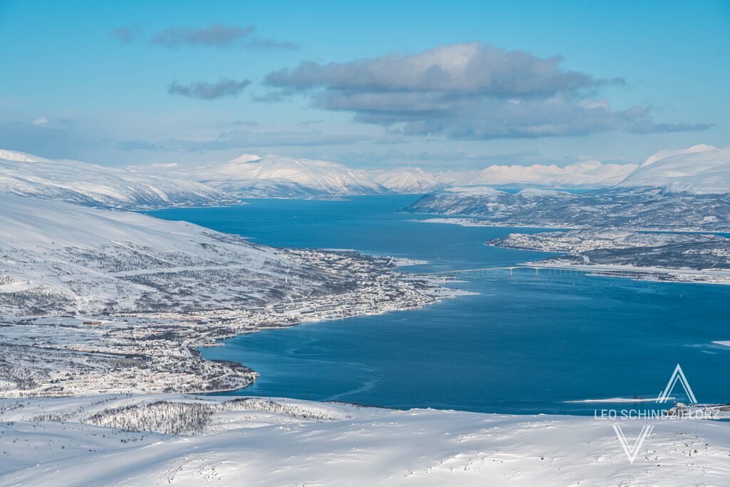 Fotografie_Leo_Schindzielorz_NO_Winter_Tromso_Botnfjellet_20230322_A7400102_org | Atmosphärische Landschaftsbilder & Drohnenaufnahmen aus dem Allgäu, Tirol, Südtirol & der Schweiz – ideal für Leinwanddrucke & zur stilvollen Raumgestaltung. - Realisiert mit Pictrs.com