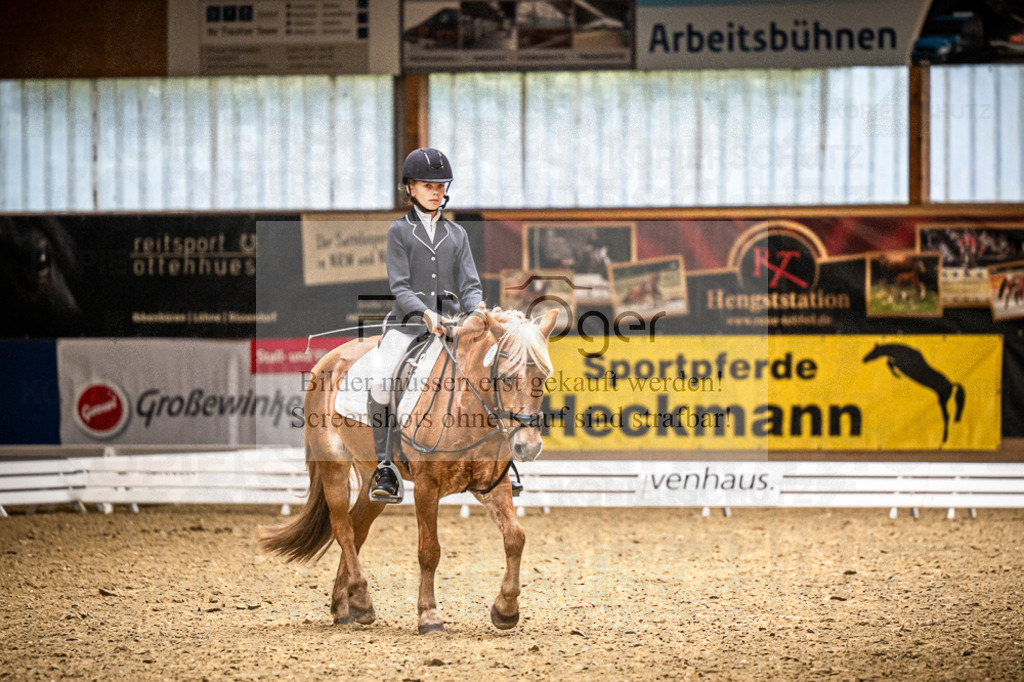 DOS_1862 | Entdecke hochwertige Reitturnierfotos von Foto Oger. Professionell, emotional und authentisch – jetzt Lieblingsmomente im Shop bestellen.Deutschlandweite Turnierfotografie. - Realisiert mit Pictrs.com