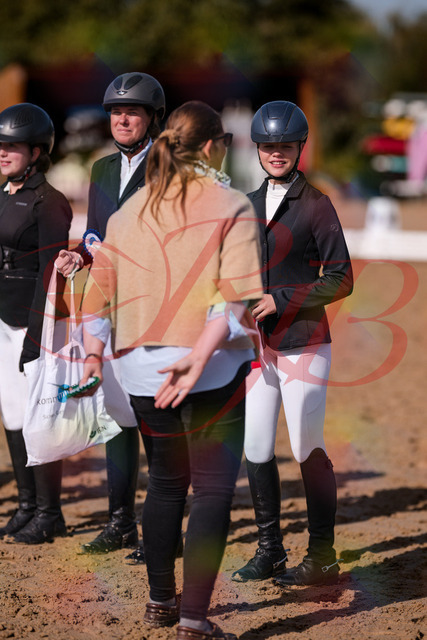 2026_10_03_Siefer-Hof_124722_Z81_39206061 | Professionelle Reitsport-, Turnier- und Eventfotografie von Robert Broda. Galerien mit ausgewählten und bearbeiteten Bildern direkt online ansehen und bestellen.