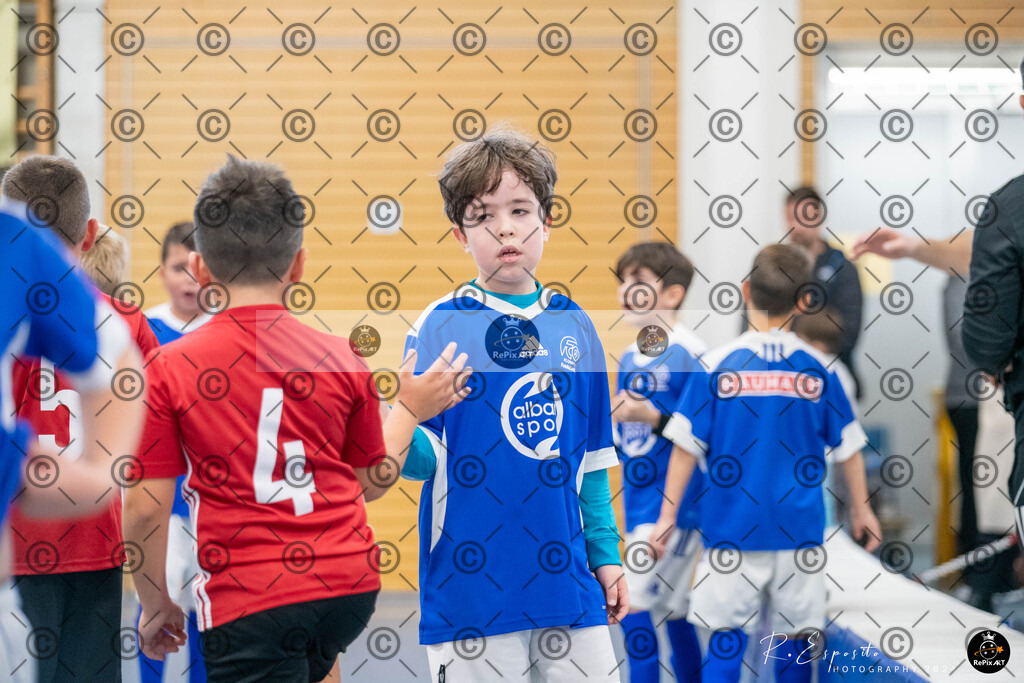 20241124_FCR-Hallenturnier-F2_2_019 | Sport und Naturfotografie von Roberto Esposito zeigt echte Momente Bewegung und die Schönheit der Natur. Ausdrucksstarke Bilder schaffen Emotionen.