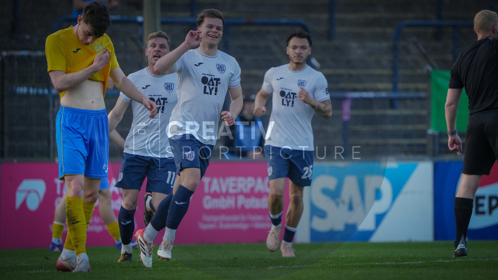 Fußball, Herren, Saison 2025/2026, Regionalliga Nordost, 30. Spieltag, FSV 63 Luckenwalde vs. SV Babelsberg 03, Freitag 17.04.2026, Karl-Liebknecht-Stadion Potsdam | Fußball, Herren, Saison 2025/2026, Regionalliga Nordost, 30. Spieltag, FSV 63 Luckenwalde vs. SV Babelsberg 03, Freitag 17.04.2026, Karl-Liebknecht-Stadion Potsdam, Im Bild: Paul Wegener (Babelsberg) jubelt über seinen Ausgleichstreffer. - Realisiert mit Pictrs.com
