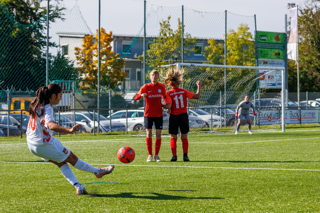 FCHHÜT_251003_3403 | 1.FC Heidenheim 1846 II vs. TSV Hüttlingen, Fußball, Frauen, Bezirkspokal, 2025/2026, 1.Runde, 03.10.2025 in Mergelstetten, Sportplatz 2(Foto: Michael Bulling) - Realisiert mit Pictrs.com