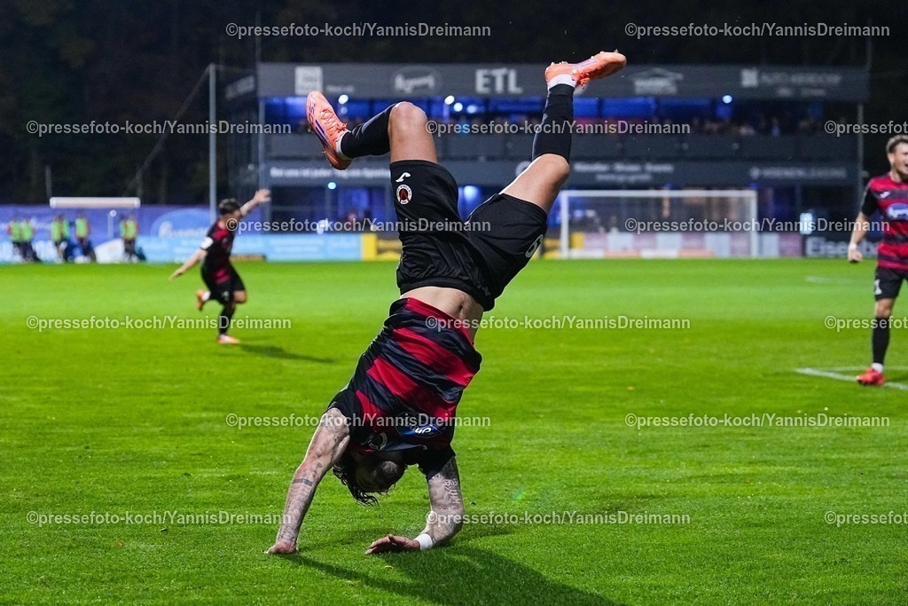 xYDR31102501069 | 31.10.2025, xydrx, Fußball, 3.Liga, FC Viktoria Köln - FC Ingolstadt 04, Saison 2025 2026, Sportpark Höhenberg: Torjubel nach dem Tor zum 3:1 für den FC Viktoria Köln durch Torschütze Lex-Tyger Lobinger (FC Viktoria Köln #9)  DFB regulations prohibit any use of photographs as image sequences and or quasi-video.