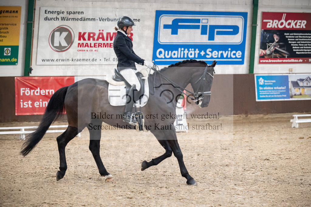 Hallenreittunier Voxtrup 2023 | Entdecke hochwertige Reitturnierfotos von Foto Oger. Professionell, emotional und authentisch – jetzt Lieblingsmomente im Shop bestellen.Deutschlandweite Turnierfotografie. - Realisiert mit Pictrs.com