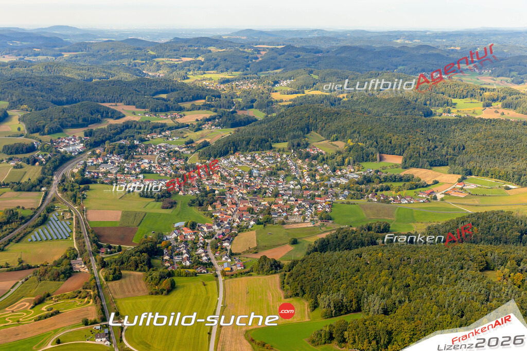 Luftaufnahme von Neukirchen bei Sulzbach-Rosenberg - Die Luftaufnahme wurde 2025 vom UL-Flugzeug heraus erstellt ( keine Drohne ) - Hochauflösende Luftaufnahme - für professionelle Ausdrucke geeignet. Die Geschenkidee !Mit Lizenz und Bildrechte bestellbar