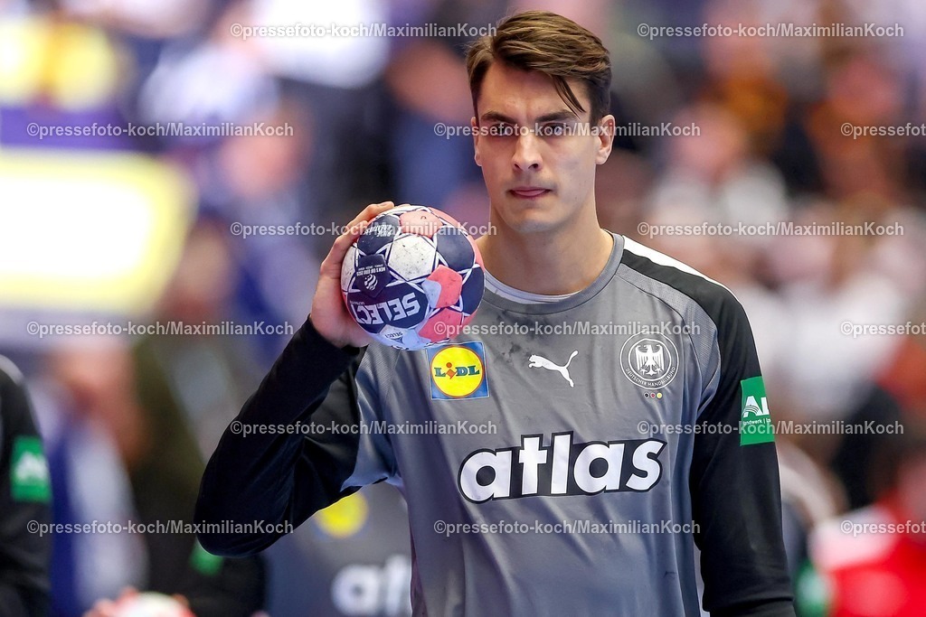 EHF15012602125 | 15.01.2026, Handball, Men's EHF EURO 2026, Deutschland - Österreich, Jyske Bank Boxen in Herning, Dänemark, Preliminary Round:  Julian Köster (Germany #18) 