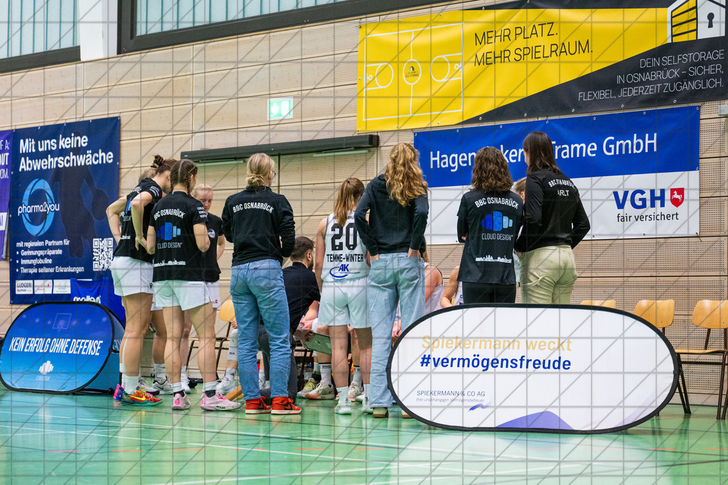 2. DBBL Nord 25/26 | Spieltag 10 | BBC Osnabrück vs. Hürther BC | //  07.12.25: 2. DBBL Nord 25/26 | Spieltag 10 | BBC Osnabrück vs. Hürther BC / Osnabrück / Deutschland  //   CREDIT:www.bullenfotos.de, Martin König, Hörner Weg 40, D-49078 Osnabrück, +4917663732967 // Nutzung und Weitergabe nur zu den vereinbarten Zwecken. Presseanfragen an Ersteller. Alle Rechte beim Ersteller. Honorierung nach MFM. - Realisiert mit Pictrs.com