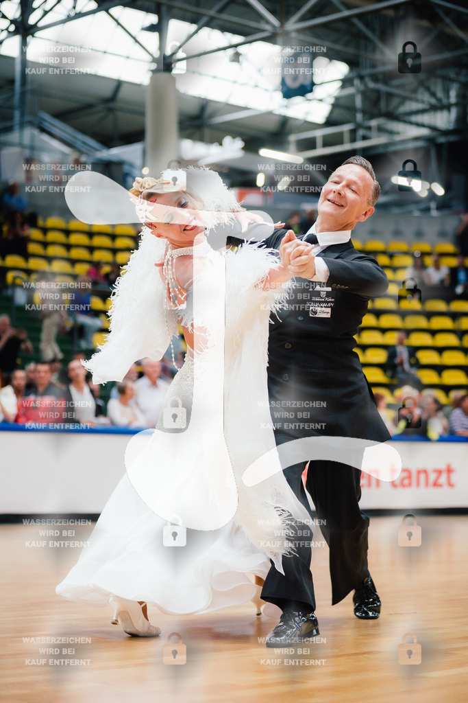 Hessen Tanzt WDSF Open Senior III Standard 3rd (206) Ingo Bauer _ Sandra Fürsattel (TSC Rot-Gold-Casino Nürnberg)-2025-05-17-0415 | Webshop for digital downloads and prints of dance sport, event & show photographer Julian Link - Realisiert mit Pictrs.com