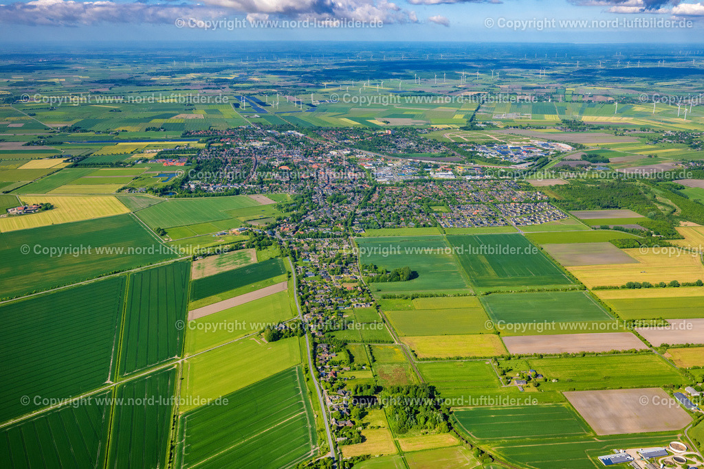 Niebüll_ELS_0334300523 | NIEBüLL 30.05.2023 Stadtgebiet mit Außenbezirken und Innenstadtbereich in Niebüll Nordfriesland im Bundesland Schleswig-Holstein, Deutschland. // City area with outside districts and inner city area in Niebuell North Friesland in the state Schleswig-Holstein, Germany. Foto: Martin Elsen