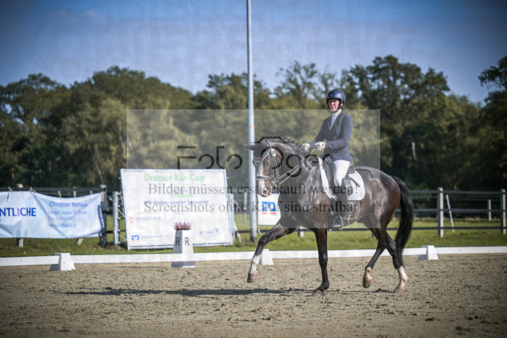 DOS_2354 | Entdecke hochwertige Reitturnierfotos von Foto Oger. Professionell, emotional und authentisch – jetzt Lieblingsmomente im Shop bestellen.Deutschlandweite Turnierfotografie. - Realisiert mit Pictrs.com