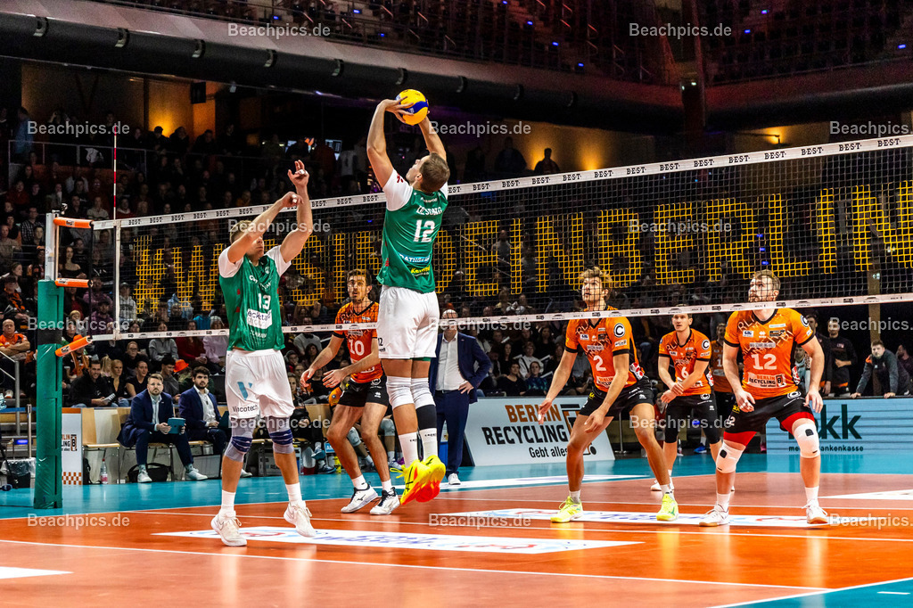 2024-00111632-Bundesliga-BR-Volleys-Haching-München |  16.11.2024; Berlin Foto: Gerold Rebsch - www.beachpics.de