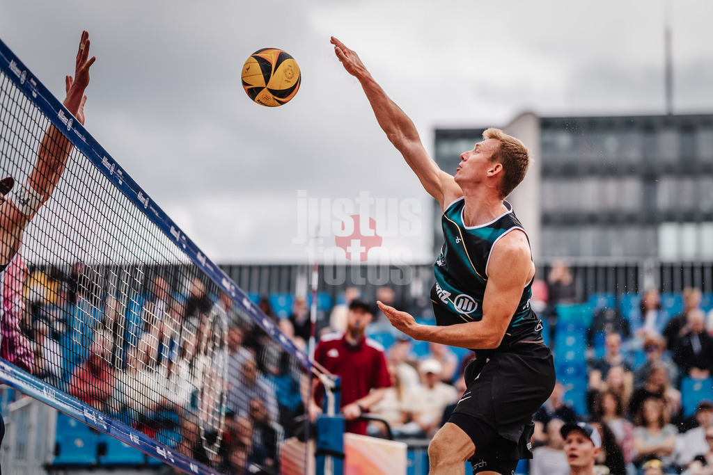 Beachvolleyball | Frauen | Allianz German Beach Tour 2025 | Tourstop Hamburg | 30.05.2025 | Jonas Reinhardt beim Angriff