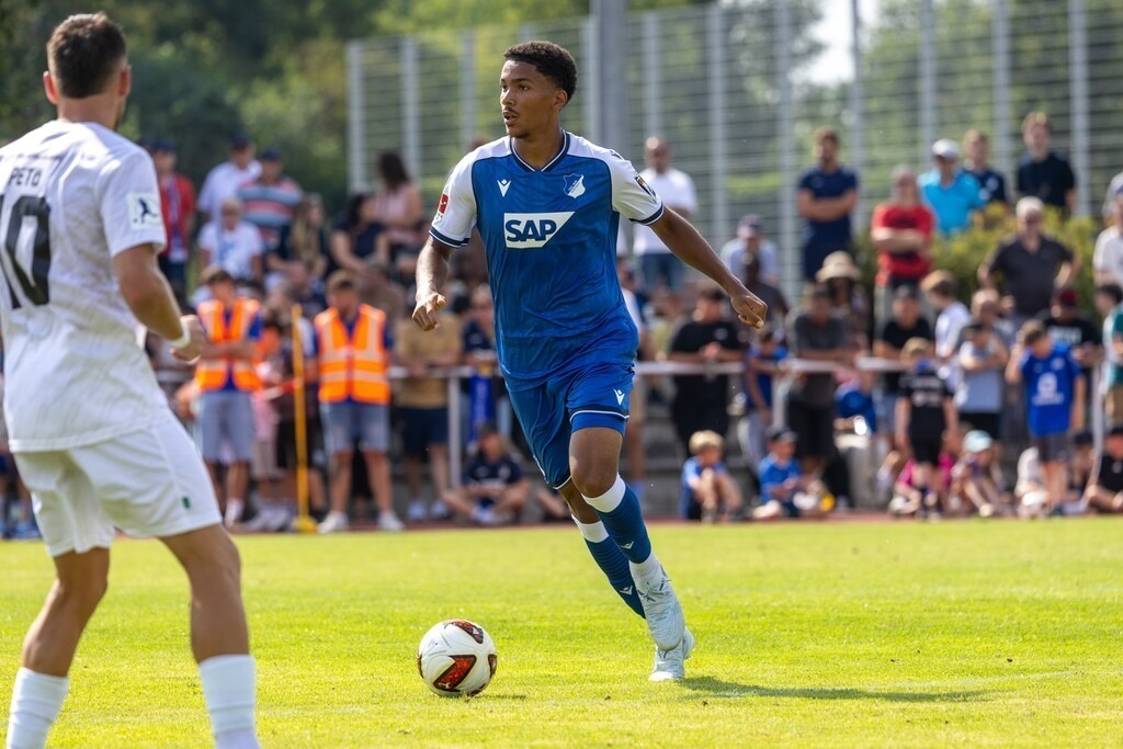 SGV Heilbronn-Freiberg gegen TSG Hoffenheim (Testspiel in Bad Friedrichshall) | SGV Heilbronn-Freiberg gegen TSG Hoffenheim (Testspiel in Bad Friedrichshall)***Am Ball: Tristan Spranger (40, Hoffenheim) - Realisiert mit Pictrs.com