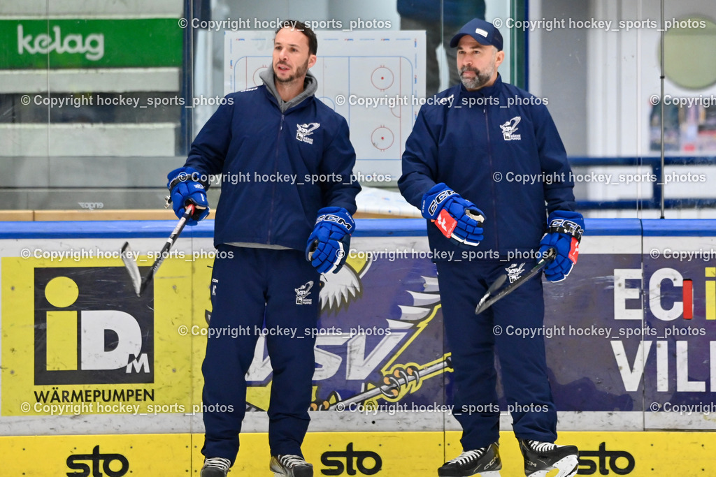 Eistrainig EC VSV mit Headcoach Pierre Allard | Marco Pewal Assistant Coach EC VSV,  Eistrainig EC VSV mit Headcoach Pierre Allard, 1. Eistrainig EC VSV mit Headcoach Pierre Allard am 02.12.2025 in Villach (Stadthalle Villach), Austria, (Photo by Bernd Stefan)