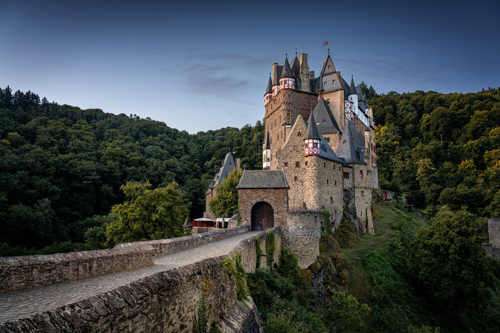Burg Eltz | Wandbilder - Florian Läufer - Realisiert mit Pictrs.com