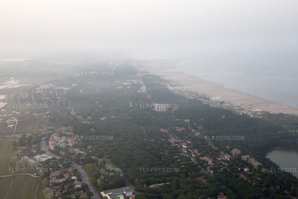 Aerial view: Comacchio, Lido di Spina in Lido di Spina in the state Emilia Romagna, Italy.Photo: IMG_087386.jpg taken on 04/05/2016 by Werner Riehm/FLY-FOTO.comResolution of the original: 5472 x 3648 px