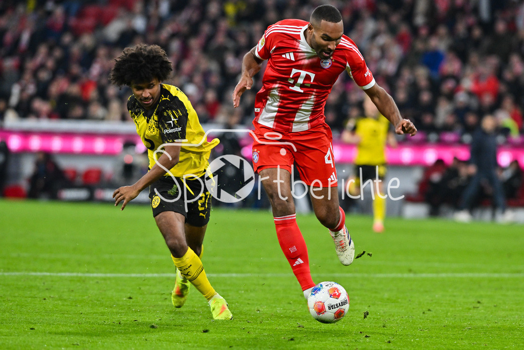 FC Bayern München - Borussia Dortmund | mUNICH, GERMANY - Karim ADEYEMI (Borussia Dortmund 27) against Jonathan TAH (FC Bayern Munich 4) during the bundesliga match between FC Bayern Munich vs. Borussia Dortmund on matchday 7 at Allianz Arena on October 18, 2025 in Munich, Germany / DFL REGULATIONS PROHIBIT ANY USE OF PHOTOGRAPHS AS IMAGE SEQUENCES AND/OR QUASI-VIDEO