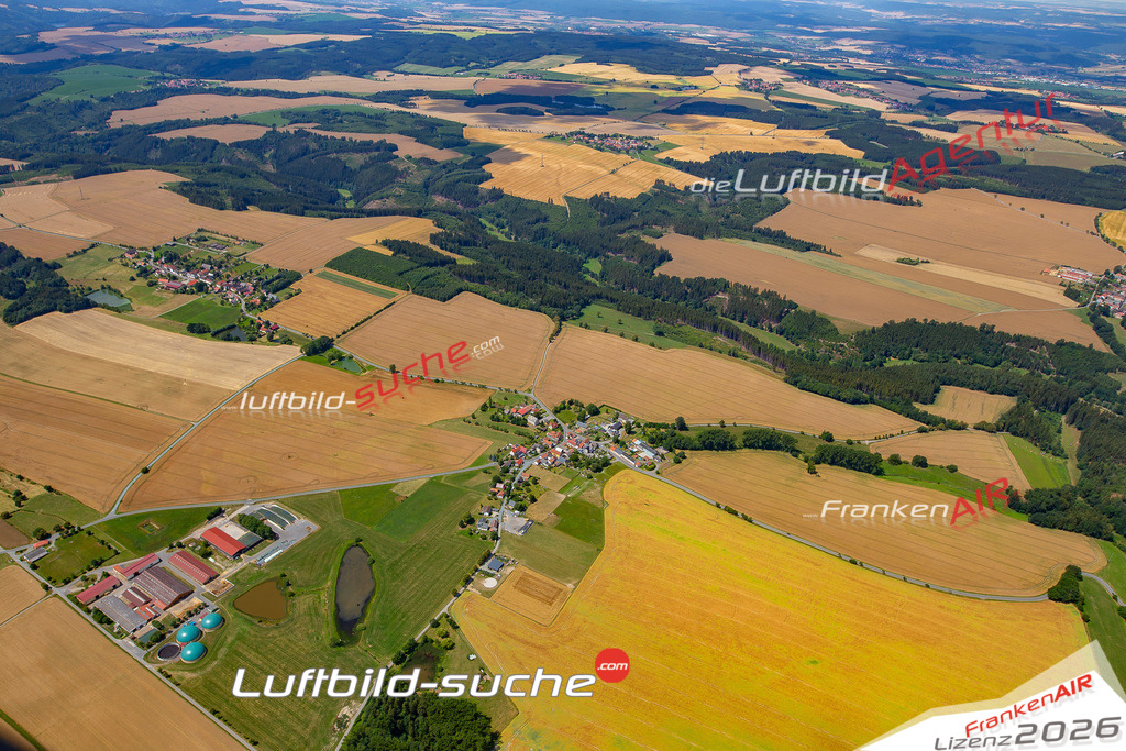 Das Luftbild der Stadt Bucha wurde 2018 vom Flugzeug heraus erstellt (keine Drohne) Aufnahmehöhe ca.400 Meter- hohe Auflösung für beste Druck-Qualität