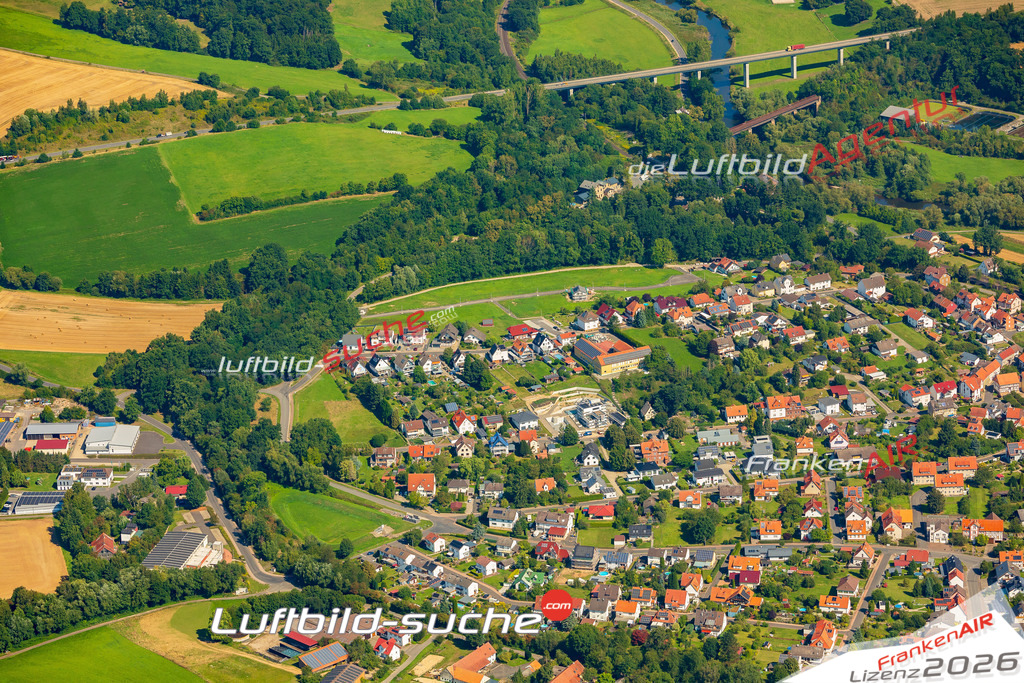 Stadt Malsfeld von Oben- Die Luftaufnahme wurde 2025 vom UL-Flugzeug heraus erstellt ( keine Drohnenaufnahme ) - Hochauflösende Luftaufnahme - für Wandbilder und großformatige Ausdrucke geeignet. Das besondere Geschenk!Hier alle&nbsp;Infos zur Lizenzierung der LuftaufnahmeWir fliegen auch dieses Jahr wieder in Ihre Region um Luftbilder zu erstellen.- Luftbild anfragen