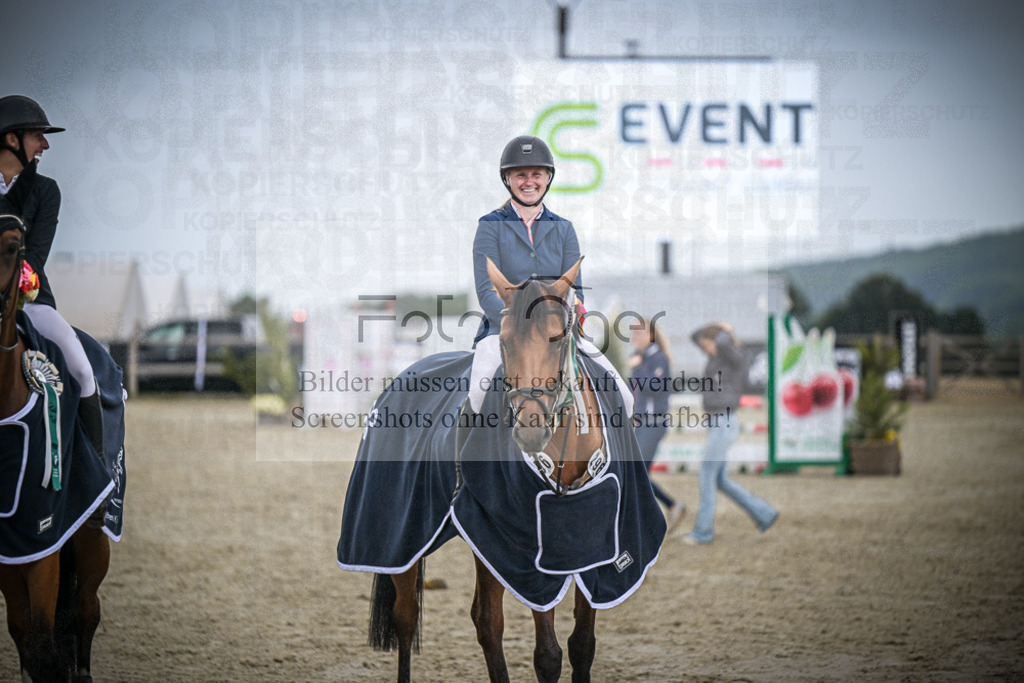 DOS_0148 | Entdecke hochwertige Reitturnierfotos von Foto Oger. Professionell, emotional und authentisch – jetzt Lieblingsmomente im Shop bestellen.Deutschlandweite Turnierfotografie. - Realisiert mit Pictrs.com