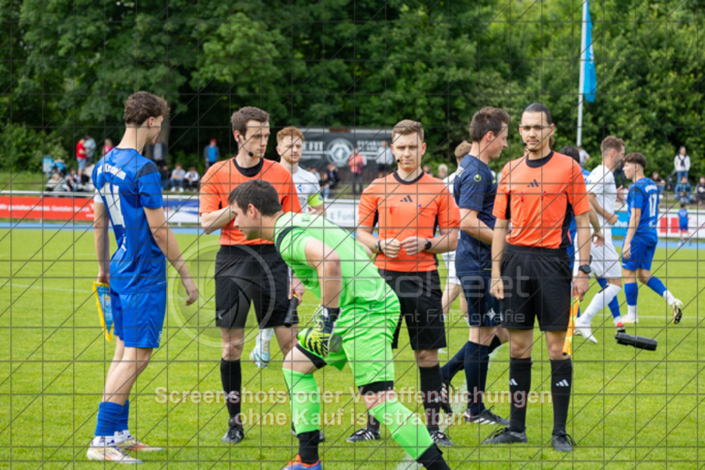 20250529_162850_0045 | #,  VfL Kirchheim (blau) vs. 1.FC Eislingen (weiß), Fußball, Bezirkspokal Finale - Bezirk Neckar/Fils, 2024/2025, Rasenplatz VfL Stadion Kirchheim, Jesinger Straße 105, 73230 Kirchheim, 29.05.2025 - 16:30 Uhr,Foto: PhotoPeet-Sportfotografie/Peter Harich